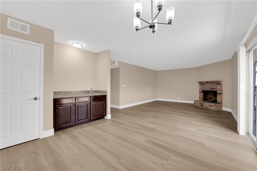 5386 River Glen Drive 349 Property Photo 9