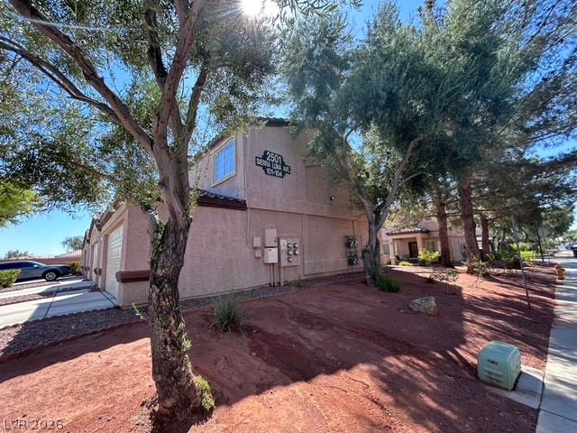 2501 Sierra Luna Avenue 102 Property Photo 2