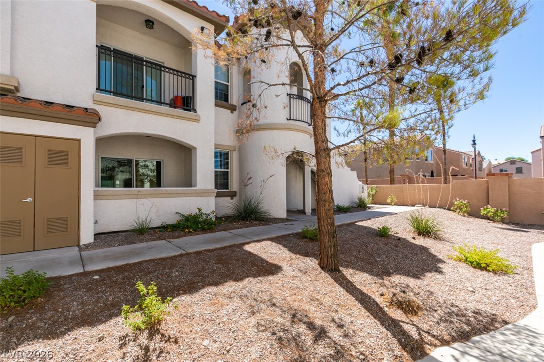 50 Aura De Blanco Street 3104 Property Photo 2