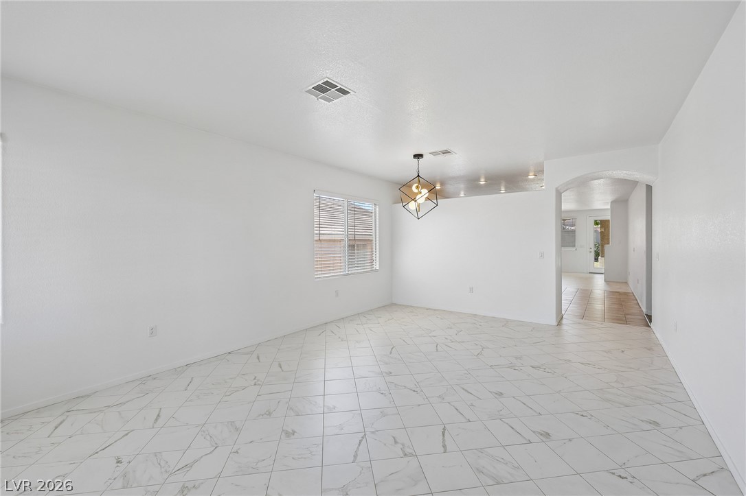 10669 Oak Crest Avenue Property Photo 9