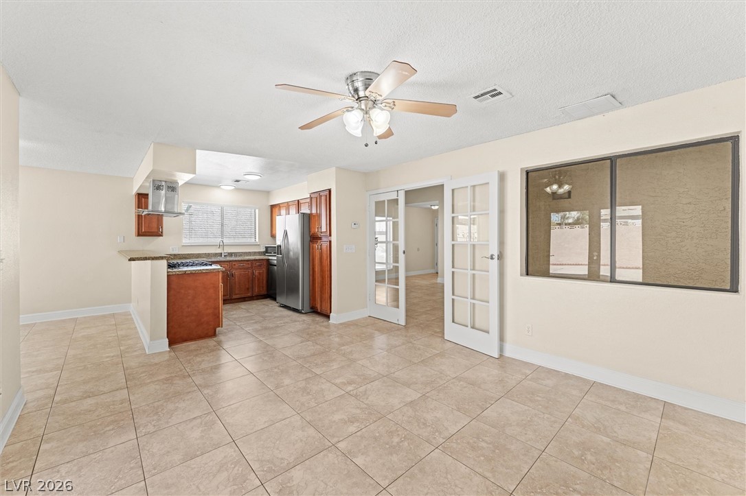 5570 White Cap Street Property Photo 6