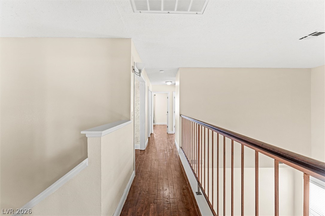 5570 White Cap Street Property Photo 8