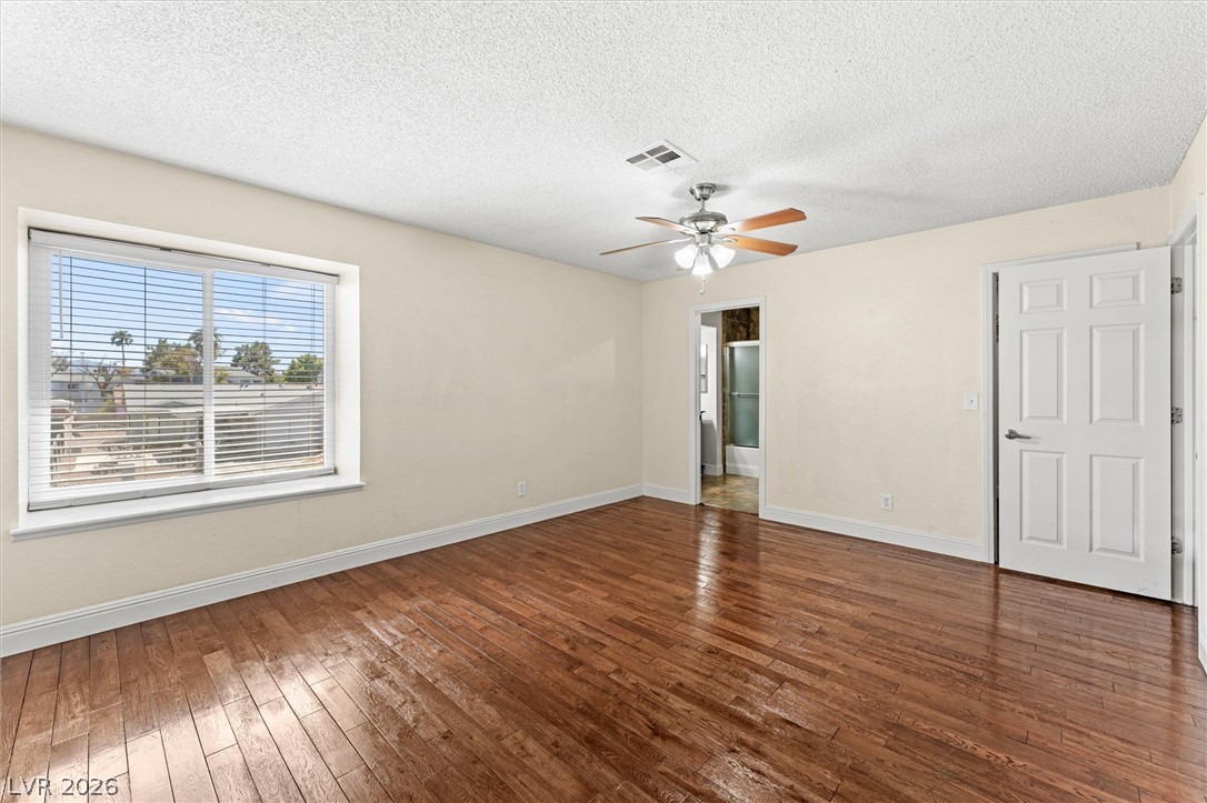 5570 White Cap Street Property Photo 9