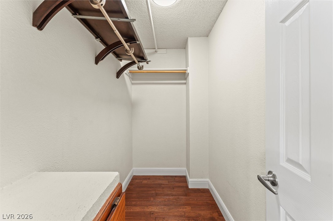 5570 White Cap Street Property Photo 10
