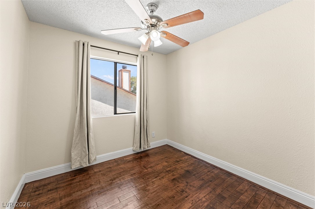 5570 White Cap Street Property Photo 13