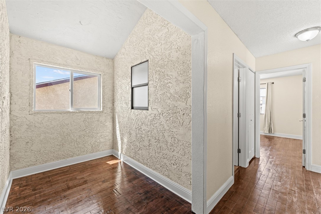 5570 White Cap Street Property Photo 16