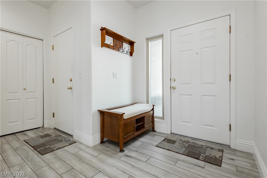 233 Albany Way Property Photo 4
