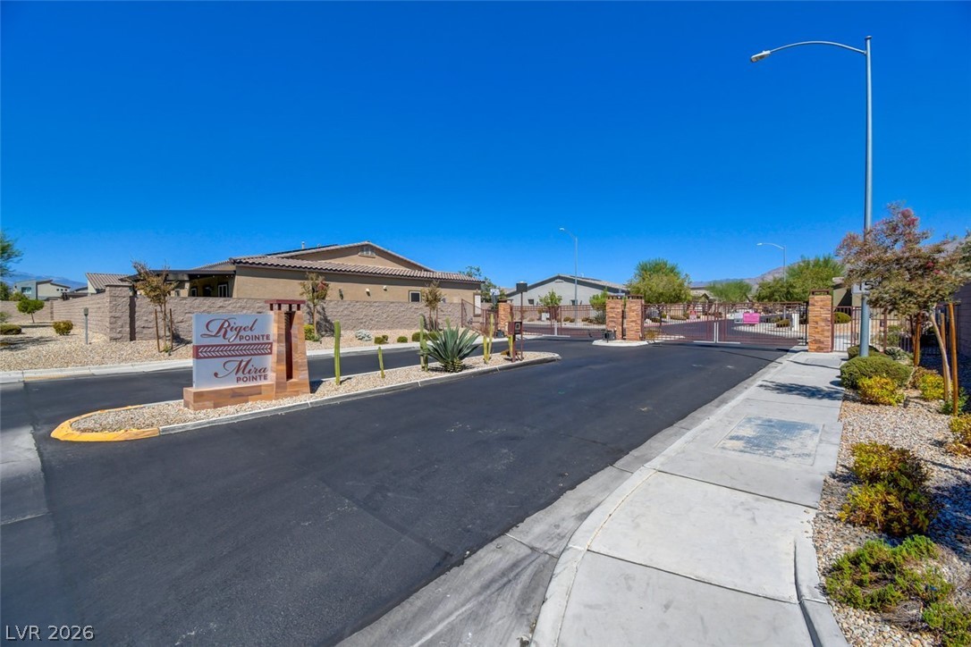 7526 Crested Moon Street Property Photo 2
