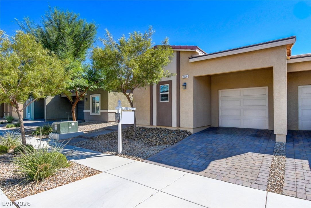 7526 Crested Moon Street Property Photo 3