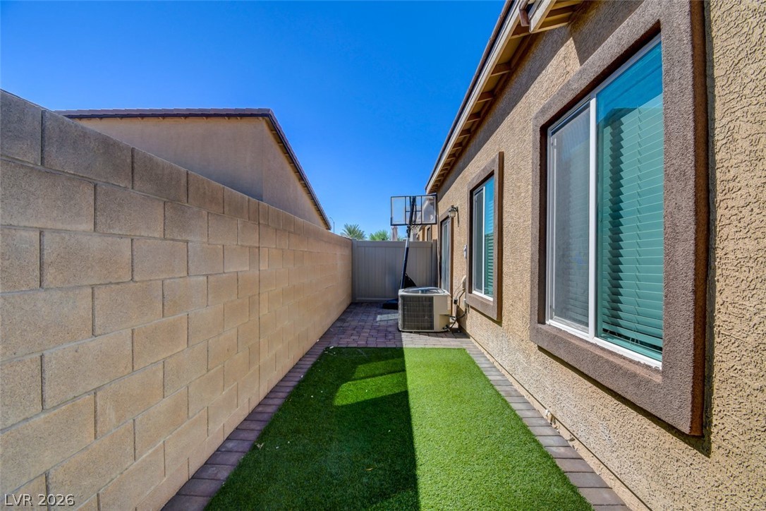 7526 Crested Moon Street Property Photo 7