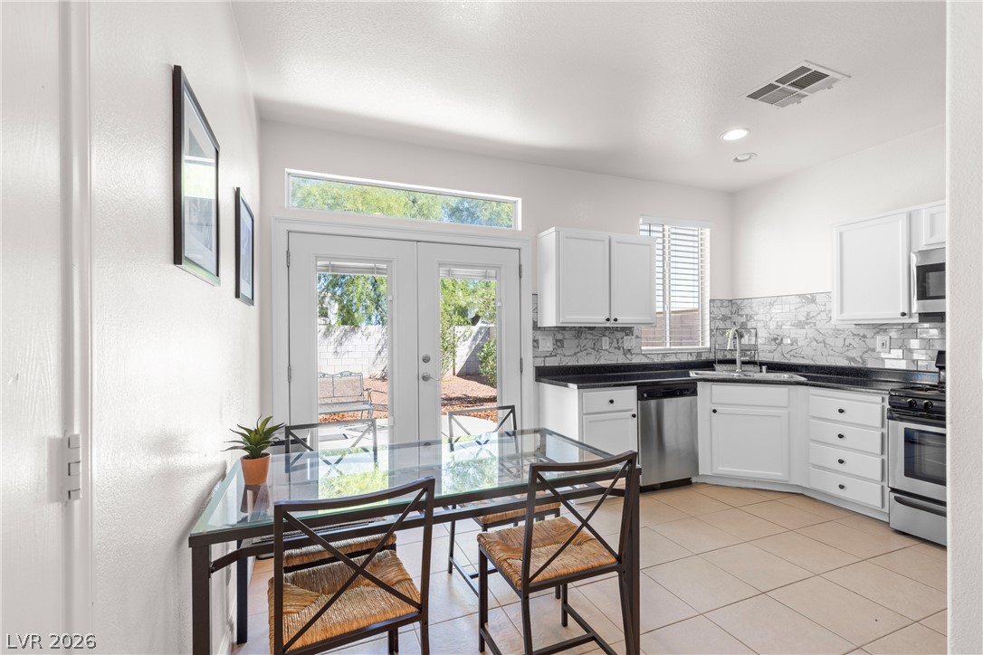 1076 Sweeping Vine Avenue Property Photo 10