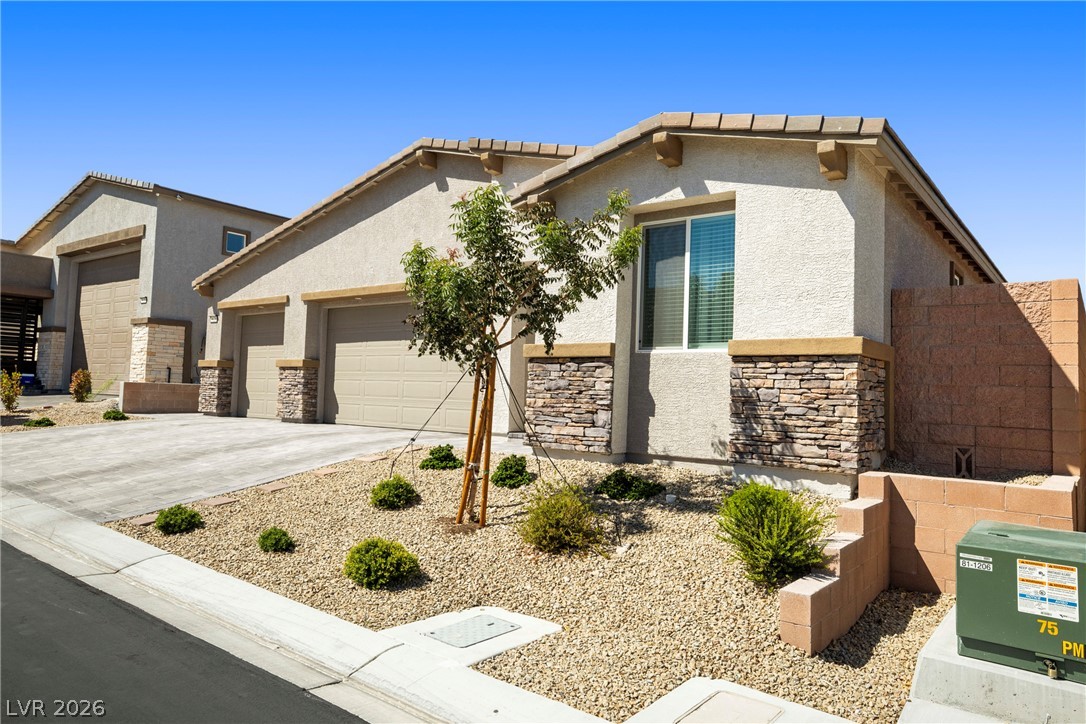 9628 Slate Peak Avenue Property Photo 2