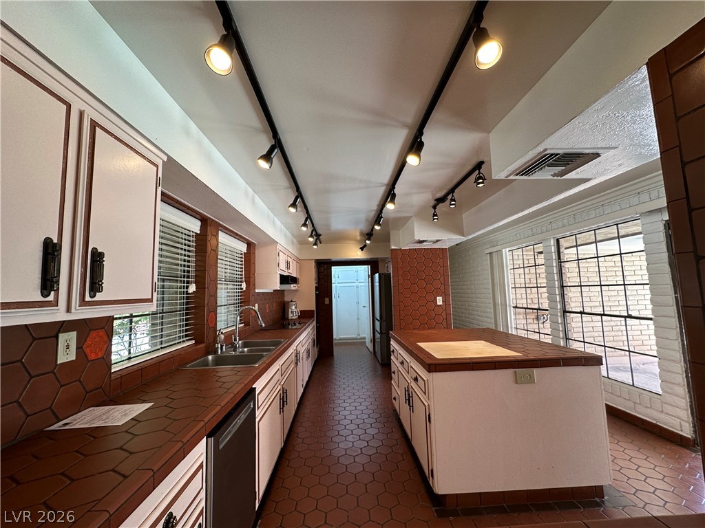 2840 Augusta Drive Property Photo 8