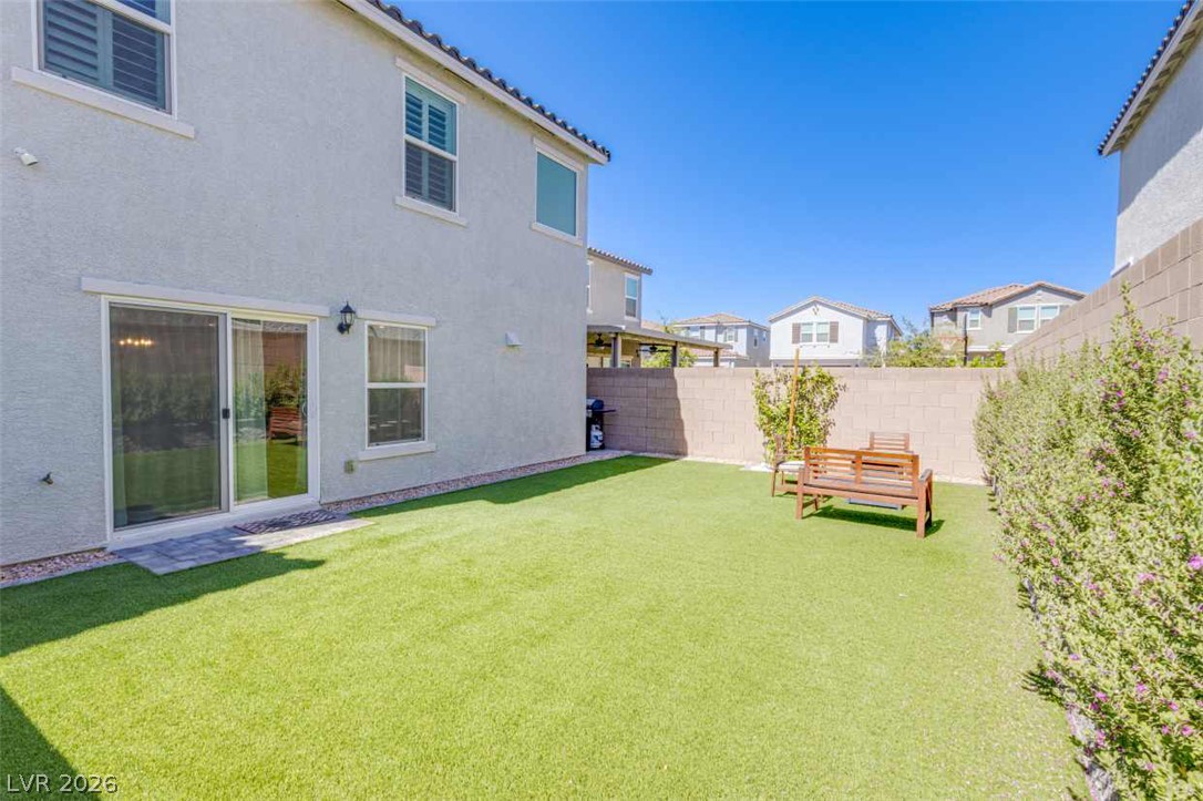 7712 Lush Oasis Avenue Property Photo 8