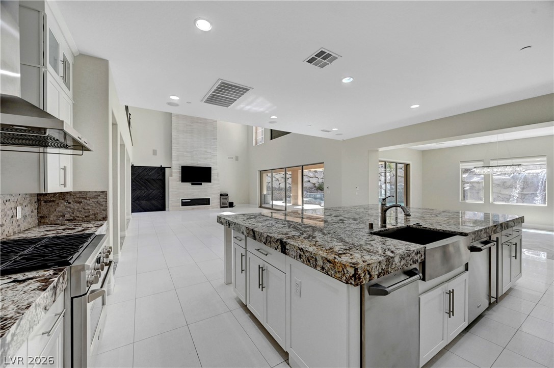 89 Olympia Chase Drive Property Photo 11
