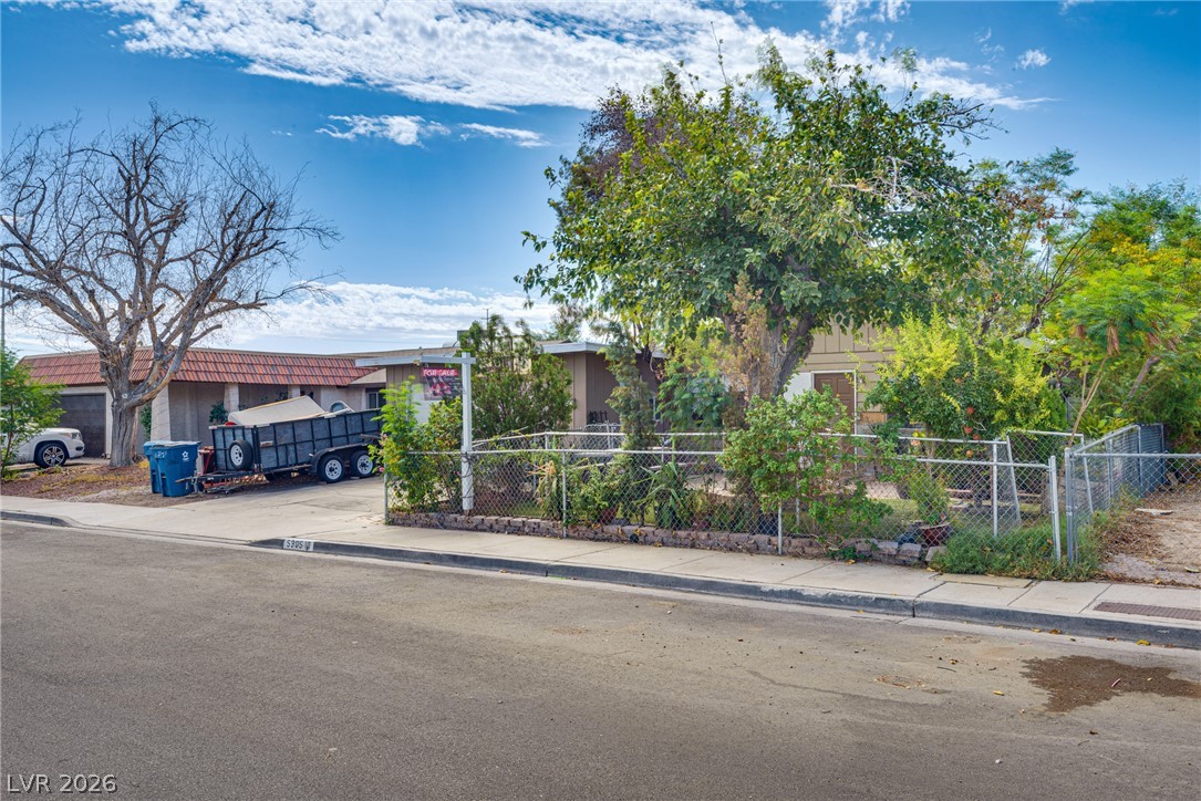 5305 Camden Avenue Property Photo 3