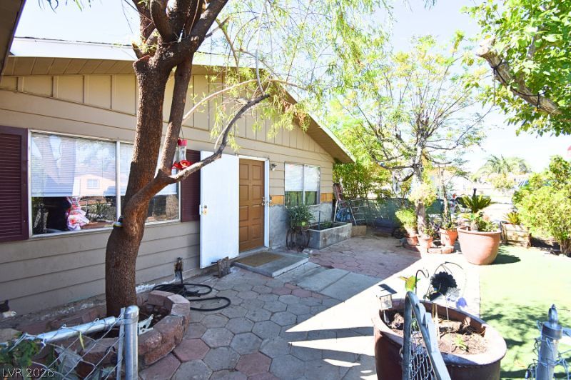 5305 Camden Avenue Property Photo 5