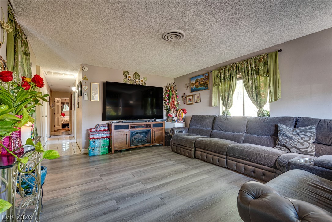 5305 Camden Avenue Property Photo 6