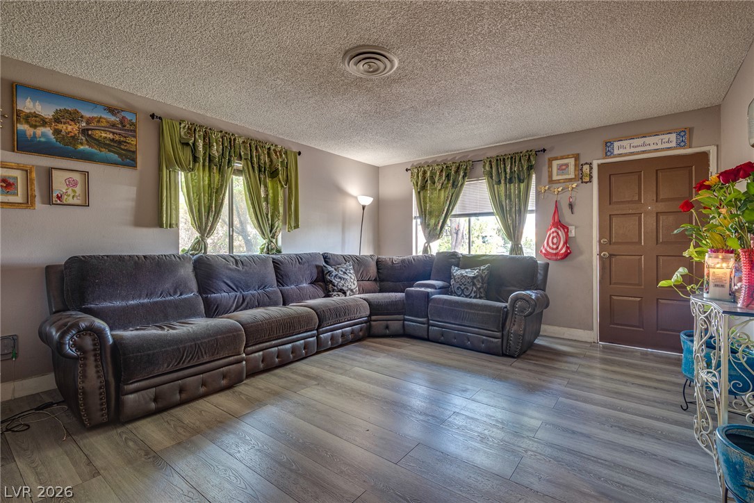 5305 Camden Avenue Property Photo 7