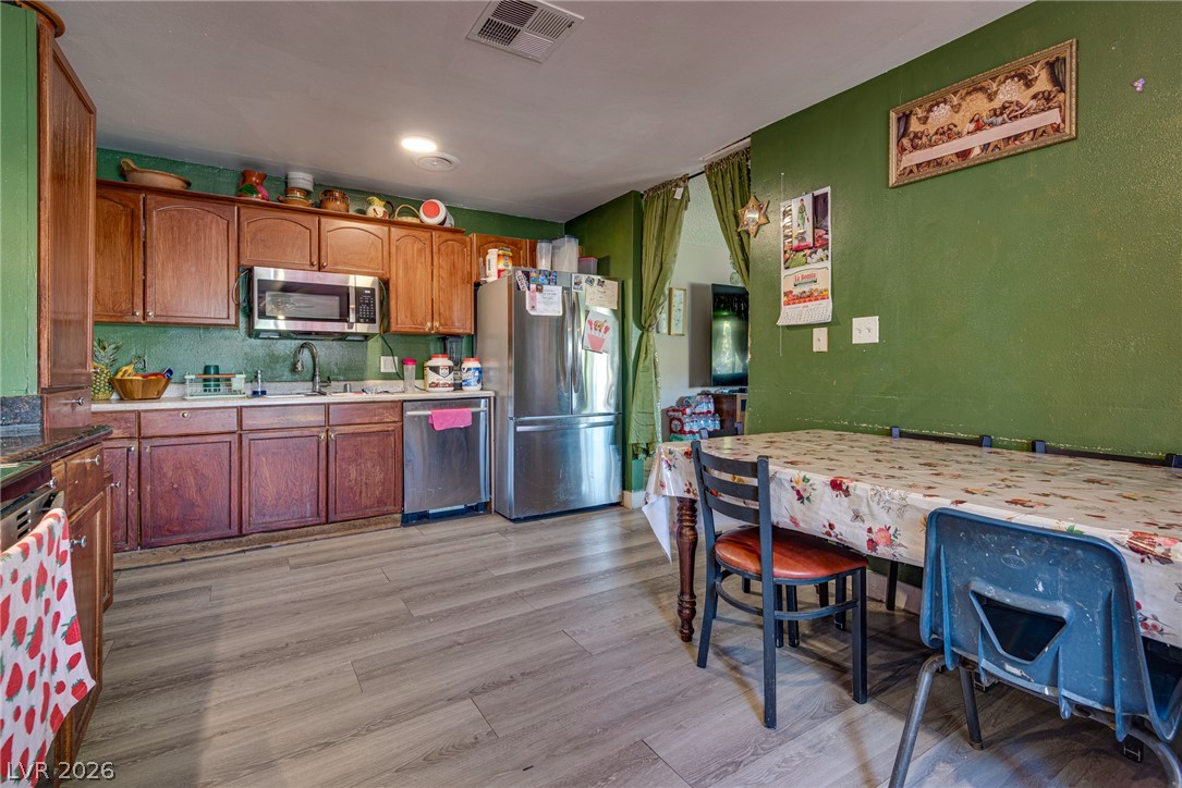 5305 Camden Avenue Property Photo 9