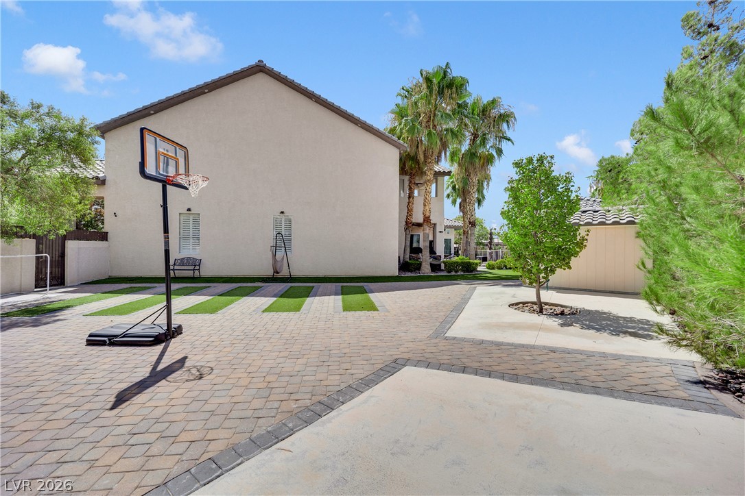 7675 Gilespie Street Property Photo 10