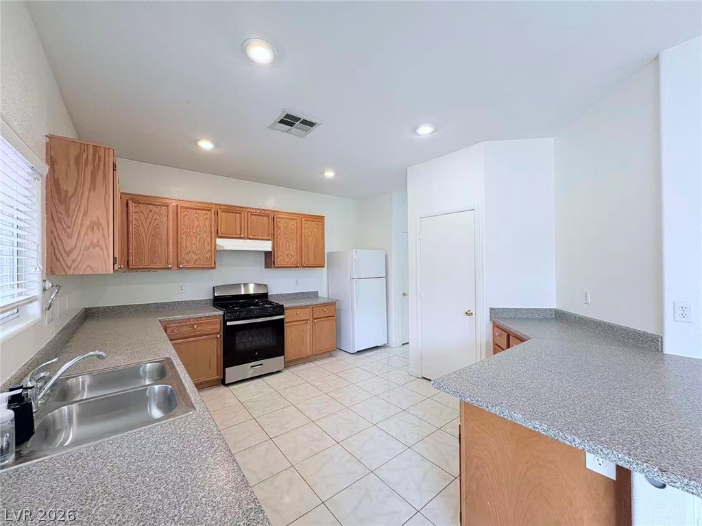 10662 Foggy Glen Avenue Property Photo 5