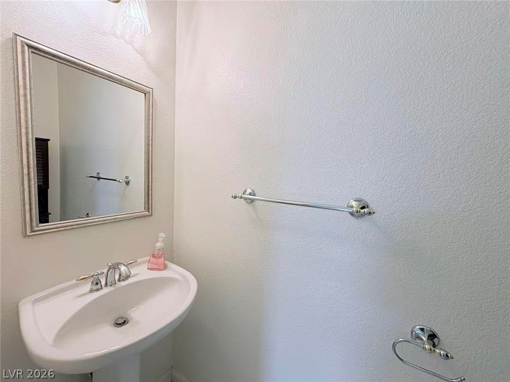10662 Foggy Glen Avenue Property Photo 8