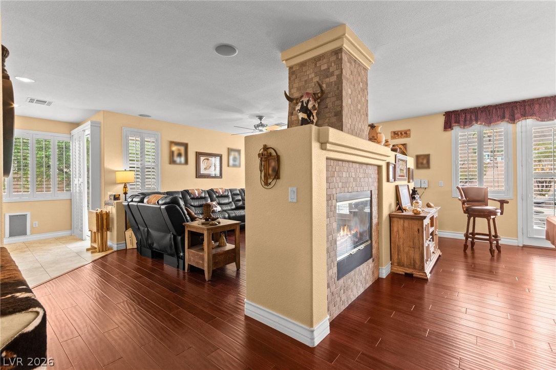 680 Coral View Street Property Photo 8