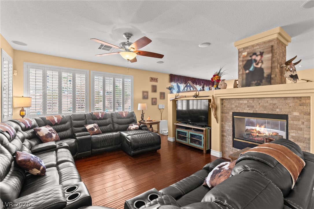 680 Coral View Street Property Photo 12