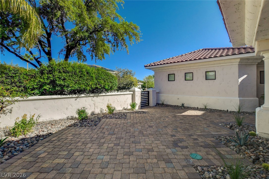 1900 Glenview Drive Property Photo 87