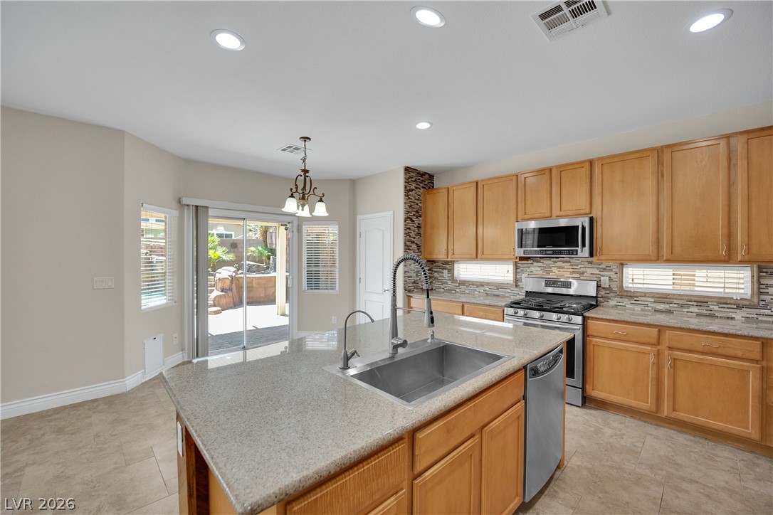 2613 Oscar Mariano Avenue Property Photo 8