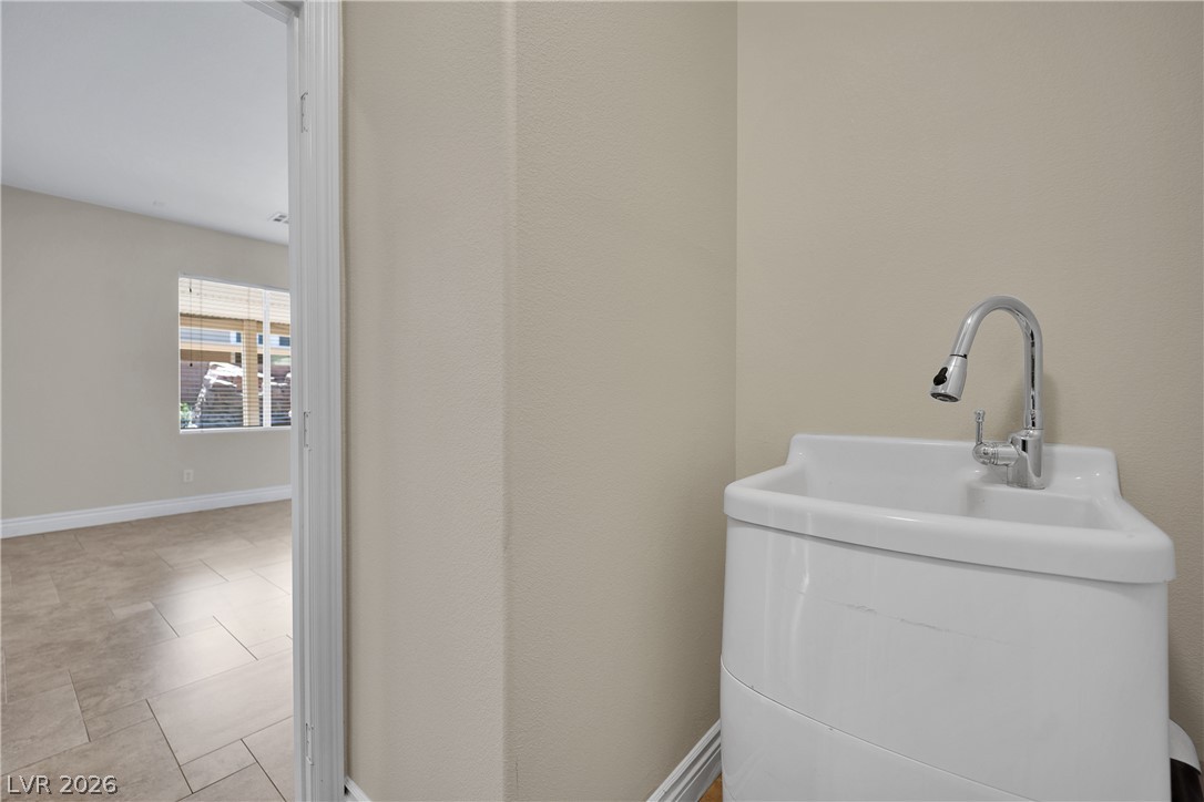 2613 Oscar Mariano Avenue Property Photo 23