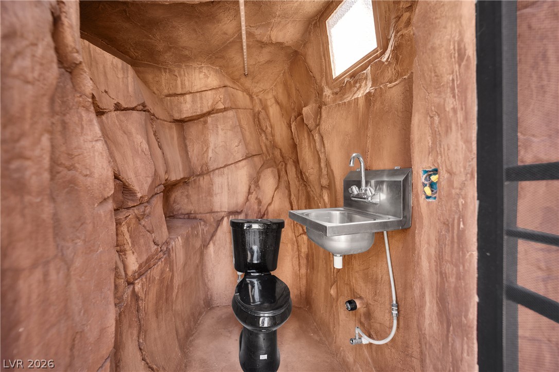 2613 Oscar Mariano Avenue Property Photo 57