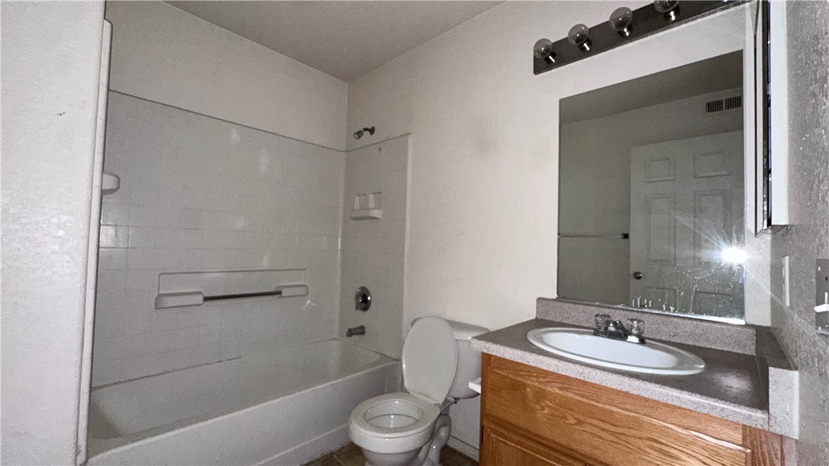 4730 East Craig Road 2072 Property Photo 10