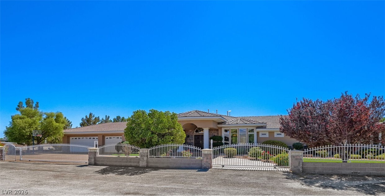 6325 West Iron Mountain Road Property Photo 2