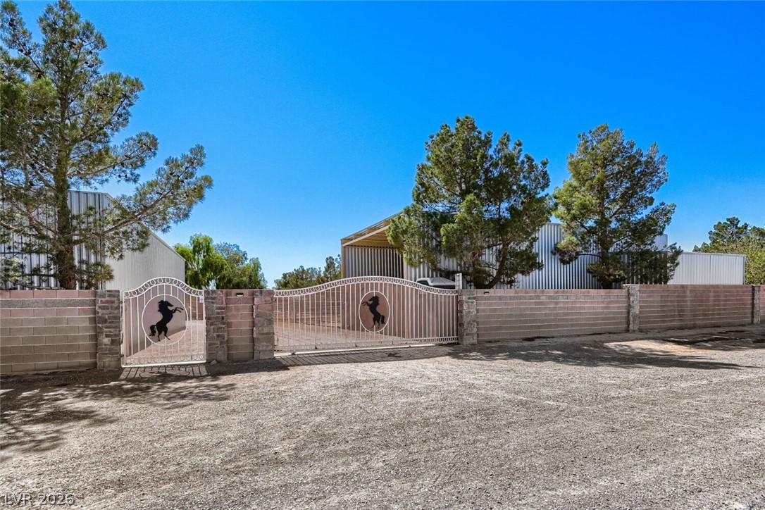 6325 West Iron Mountain Road Property Photo 4