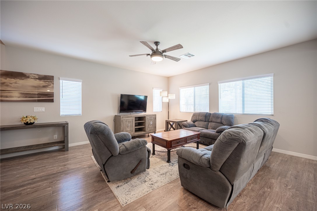 7693 Gallego Plains Drive Property Photo 14