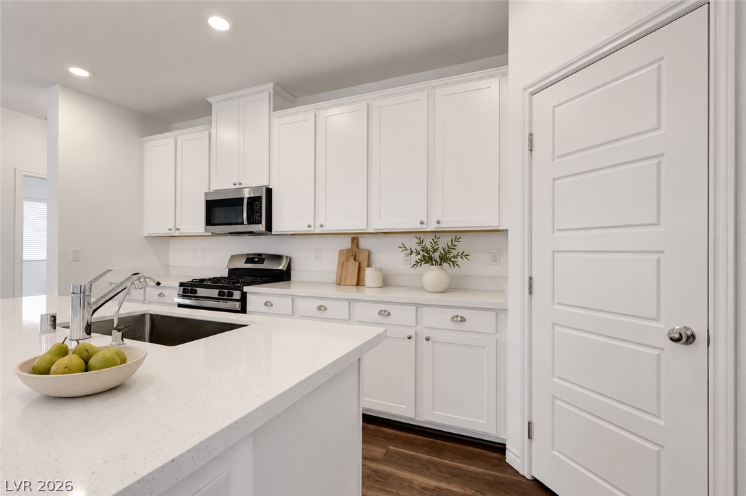 6810 Gaslamp Harbor Avenue Property Photo 18
