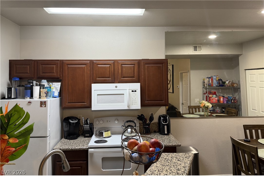 5162 South Jones Boulevard 104 Property Photo 8