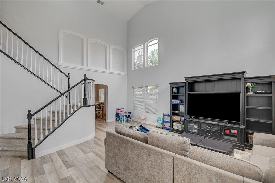 8935 Waymire Creek Court Property Photo 6