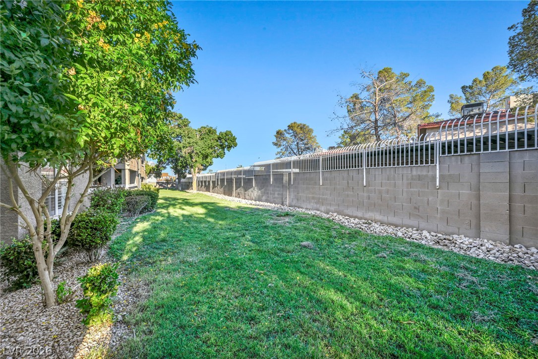 5525 West Flamingo Road 1021 Property Photo 19