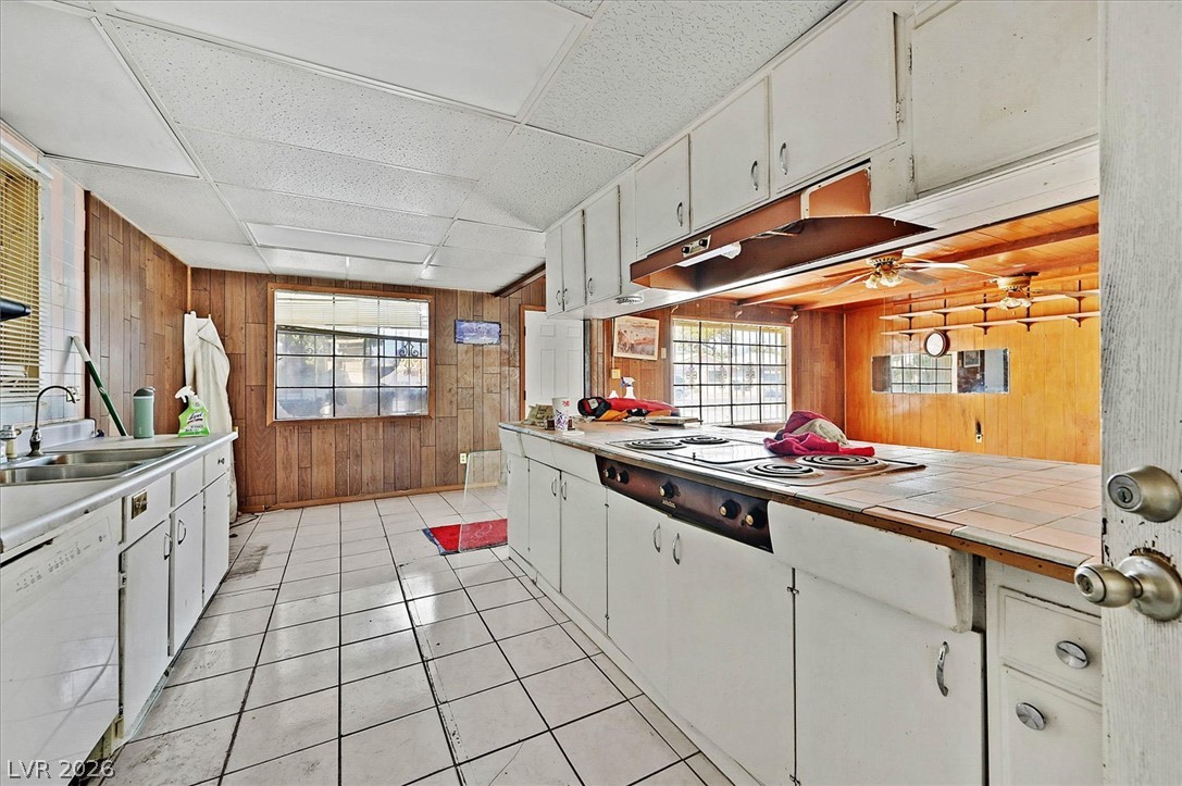 325 Vandalia Street Property Photo 7
