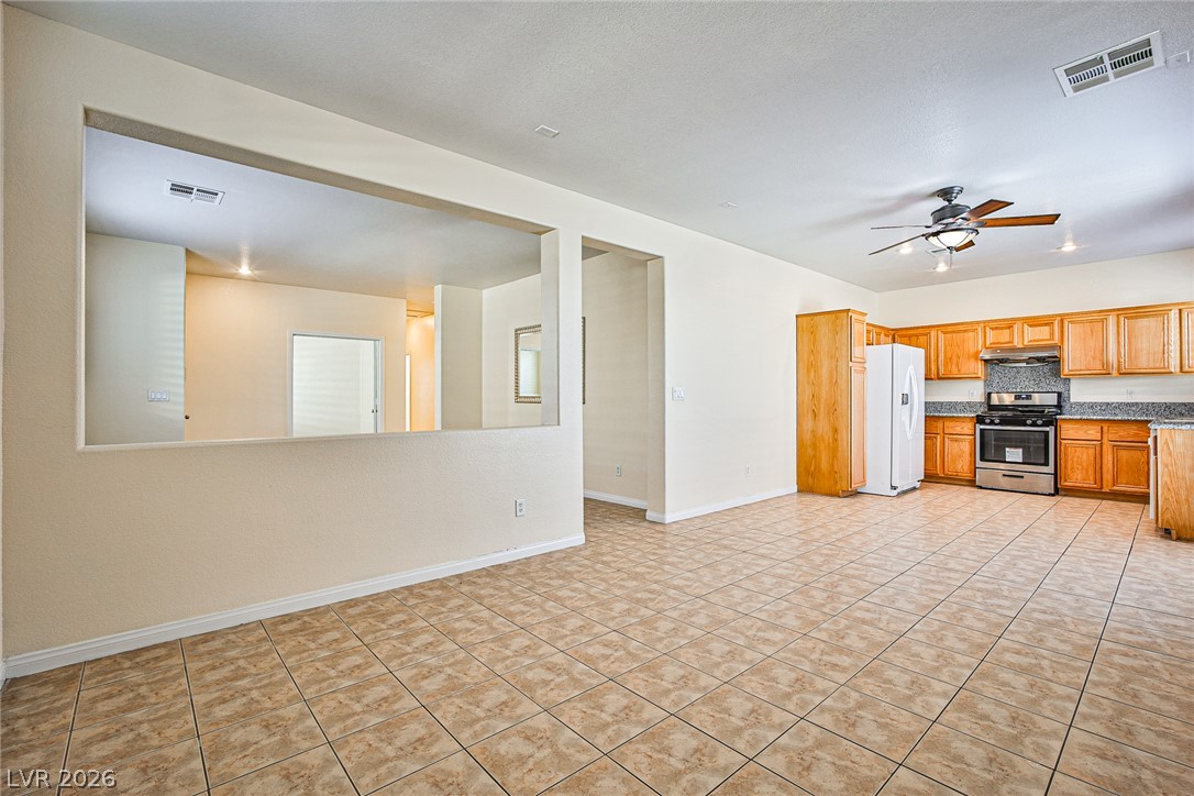 8468 Regal Hills Court Property Photo 9