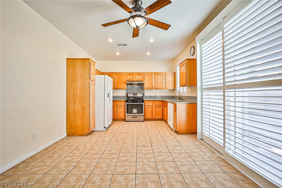 8468 Regal Hills Court Property Photo 12