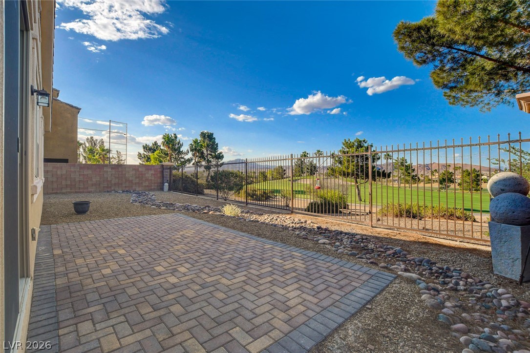 484 Punto Vallata Drive Property Photo 38