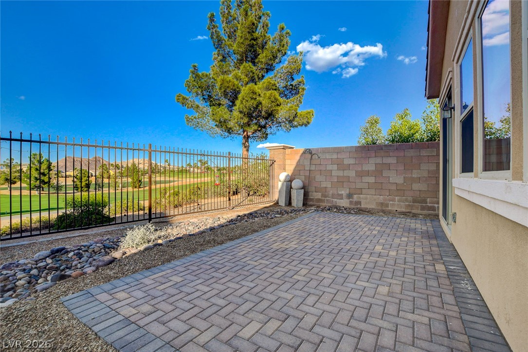484 Punto Vallata Drive Property Photo 39