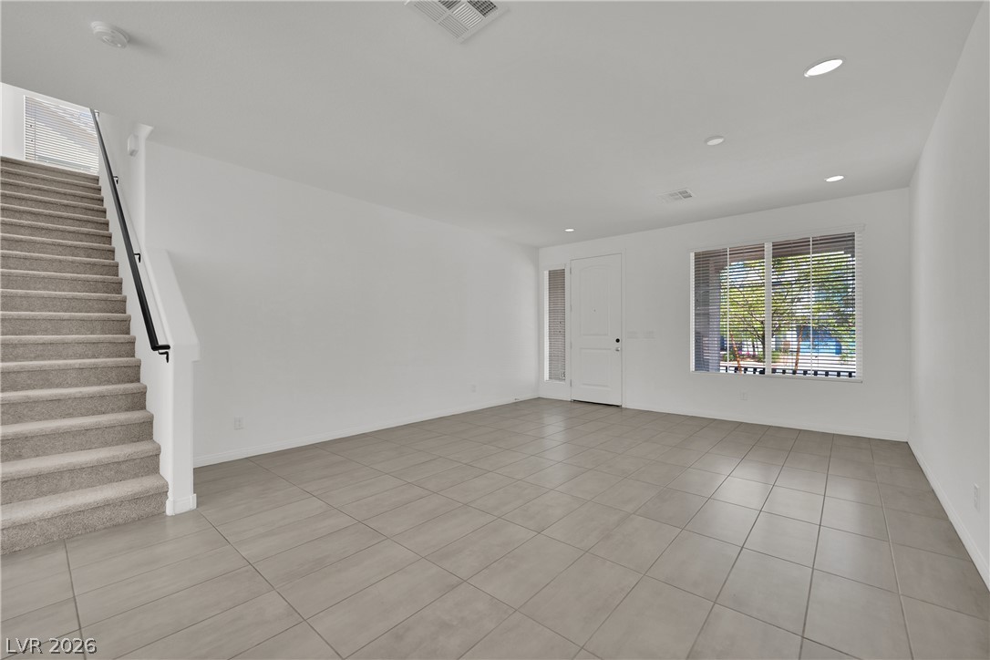 9747 Hawk Crest Street Property Photo 6