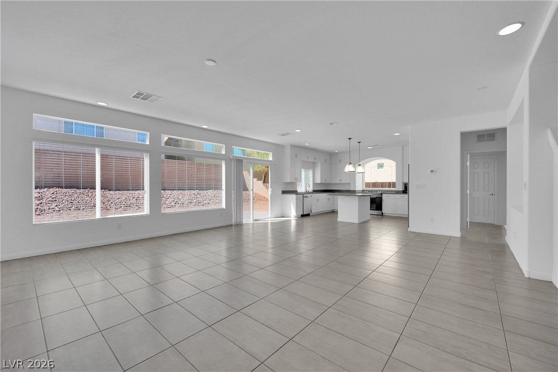 9747 Hawk Crest Street Property Photo 9