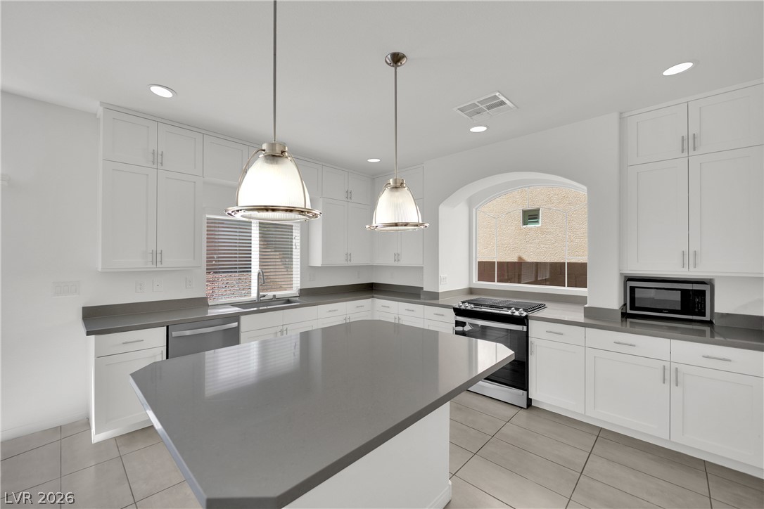 9747 Hawk Crest Street Property Photo 10