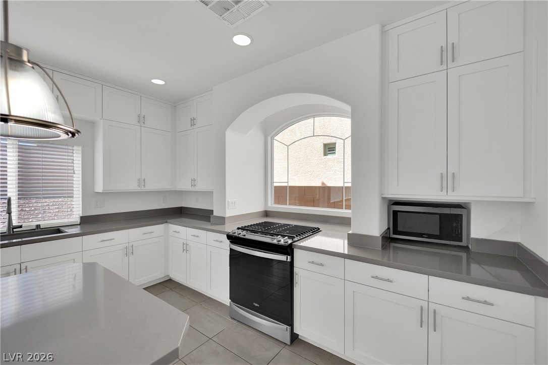 9747 Hawk Crest Street Property Photo 14